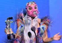 Lady Gaga ‘khuấy đảo’ VMAs 2020 với 9 bộ cánh siêu chất