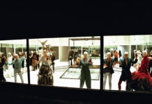 Alexander McQueen và những sàn diễn thời trang gây shock giới mộ điệu (Phần 2)