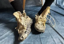 Trên chân đôi Balenciaga “Paris Sneaker”: Một cơn ác mộng thật sự!