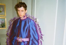 Chàng “Angel Baby” Troye Sivan và thời trang phi giới tính