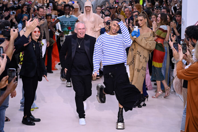 Jean-Paul Gaultier : Runway - Paris Fashion Week - Haute Couture Fall Winter 2022 2023