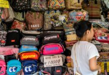 Chính quyền Trung Quốc cho tiêu huỷ số hàng giả lên tới 69 triệu USD: Đồ fake sắp bị xóa sổ?