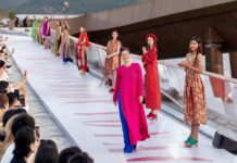 Vì sao người Việt nhạy cảm với việc cách tân áo dài?