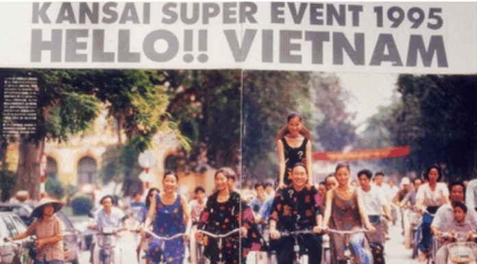 Hello! Vietnam 1995 – Supershow thời trang đầu tiên tại Việt Nam và nhịp cầu văn hóa trên hồ Hoàn Kiếm
