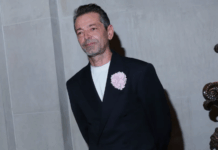 Pieter Mulier rời Alaïa, chuẩn bị “cầm trịch” Versace?